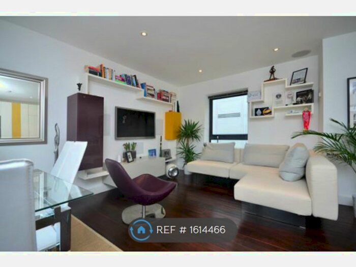 2 Bedroom Flat To Rent In East Smithfield, London, E1W