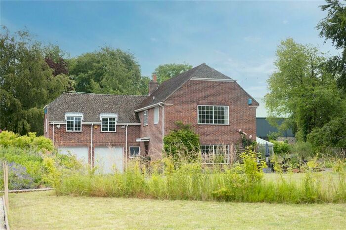 4 Bedroom Detached House To Rent In High Street, Kintbury, Hungerford, Berkshire, RG17