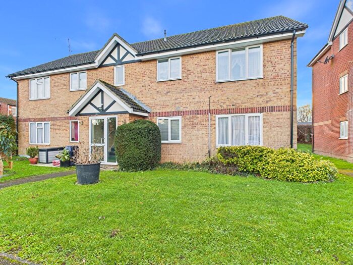 2 Bedroom Flat For Sale In Bridgewater Court, Langley, Berkshire, SL3