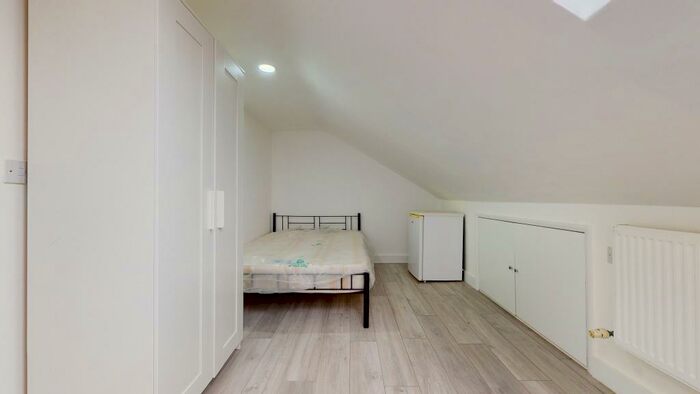 Studio To Rent In Lancaster Road, NW10