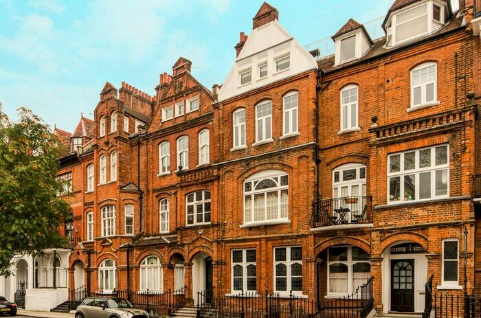 1 Bedroom Flat To Rent In Challoner Street, Barons Court, London, W14