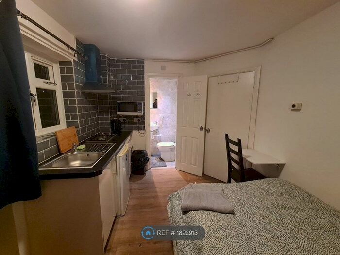 Studio To Rent In Bellclose Road, West Drayton, UB7