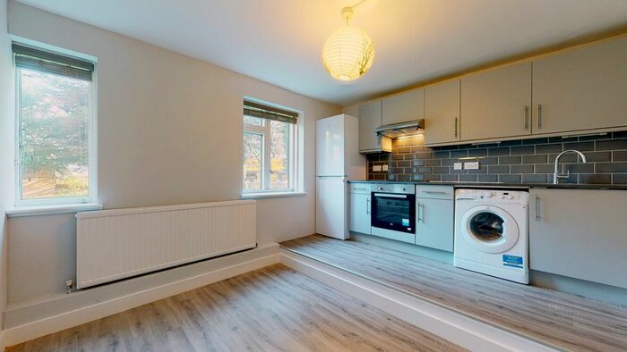 4 Bedroom Maisonette To Rent In Hamilton House, Bennett Street, London, W4