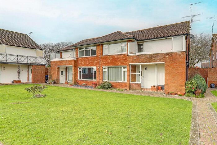 2 Bedroom Flat For Sale In Aldsworth Court, Goring-By-Sea, BN12