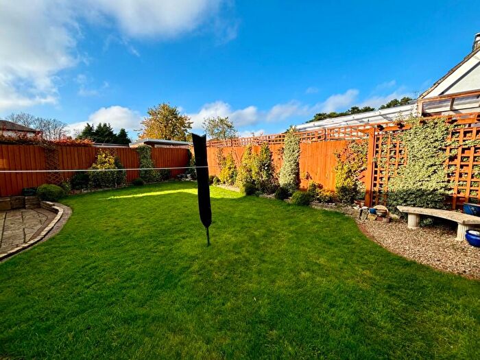 4 Bedroom Detached House For Sale In Greenfield Avenue, Spinney Hill, Northampton, NN3