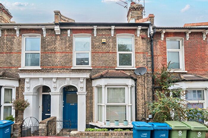 2 Bedroom Flat For Sale In Lordship Lane, London, SE22