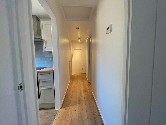 1 Bedroom Flat To Rent In Basing Close, Maidstone, ME15