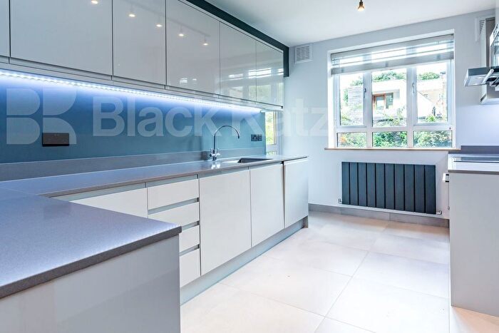 2 Bedroom Flat To Rent In Great Percy Street, Kings Cross - Clerkenwell, WC1X