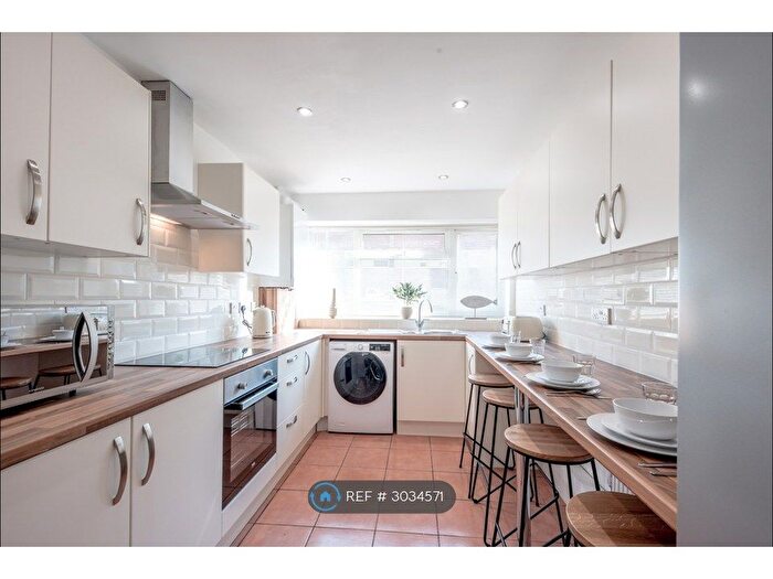 6 Bedroom Terraced House To Rent In Chertsey Close, Luton, LU2