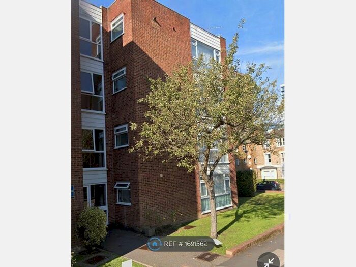 2 Bedroom Flat To Rent In Cedar Gardens, Sutton, SM2