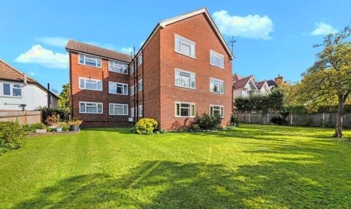 2 Bedroom Flat To Rent In Cranes Park, Surbiton, KT5