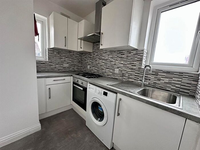 3 Bedroom Flat To Rent In Seymour Avenue, London, N17