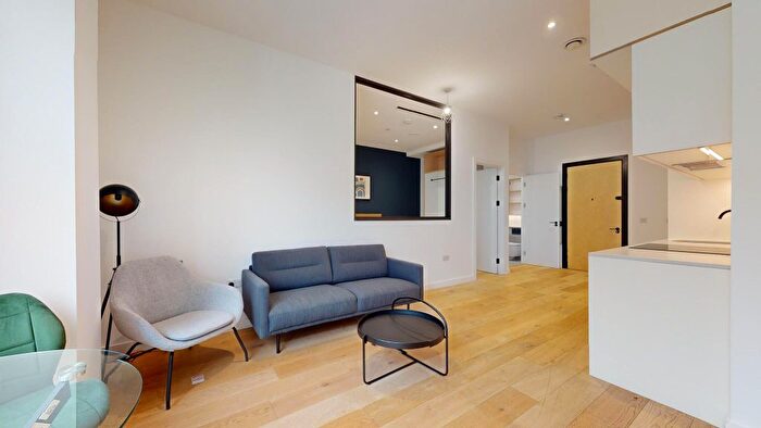 1 Bedroom Flat To Rent In Great West Road, Brentford, TW8