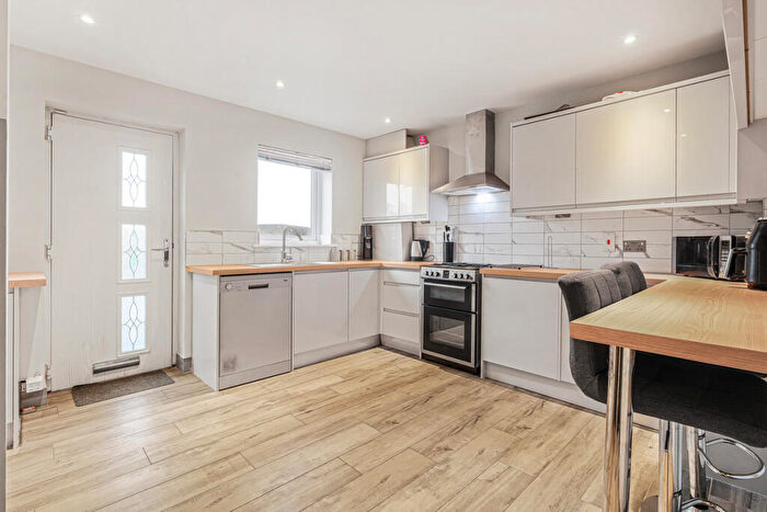 3 Bedroom Terraced House For Sale In Pickle Grove, Doncaster, DN11