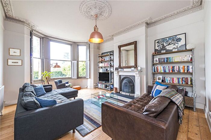 2 Bedroom Flat To Rent In Earlsfield Road, London, SW18