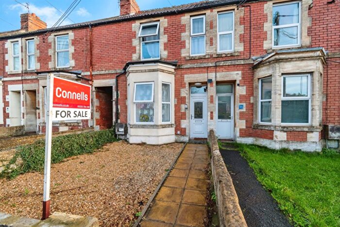 3 Bedroom Terraced House For Sale In Bradley Road, Trowbridge, BA14