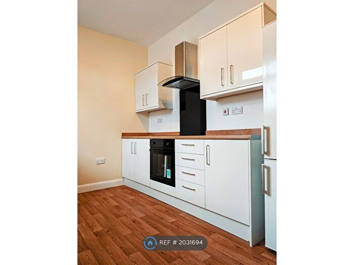 3 Bedroom End Terrace House To Rent In Kirkby Avenue, Doncaster, DN5