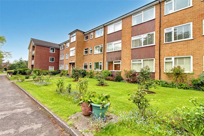 2 Bedroom Apartment For Sale In Village Road, Enfield, Middlesex, EN1