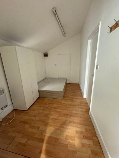 2 Bedroom Flat To Rent In Ilford Lane, Ilford, IG1