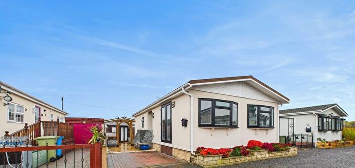 2 Bedroom Park Home For Sale In Plumtree Park, Bircotes, Doncaster, DN11