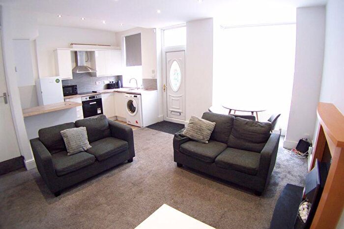 3 Bedroom Terraced House To Rent In Trelawn Avenue, Leeds, LS6