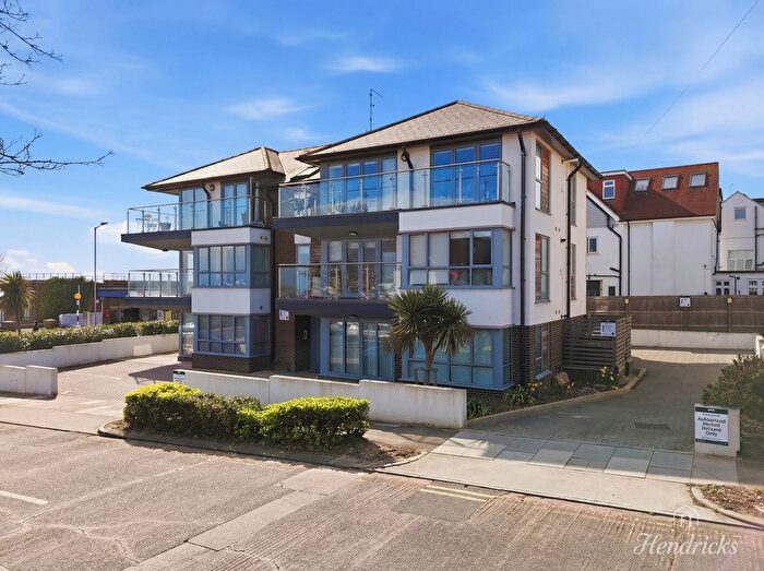 1 Bedroom Flat For Sale In The Ridgeway, Westcliff-On-Sea, SS0
