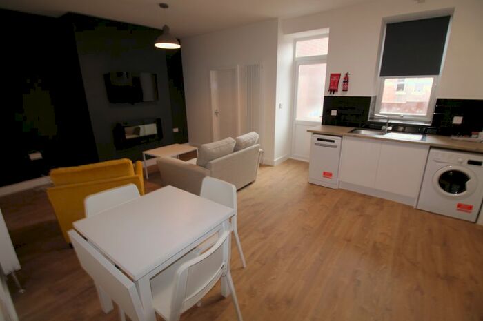 2 Bedroom Flat To Rent In Warwick Street, Newcastle Upon Tyne, NE6