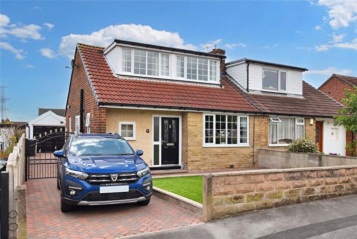 3 Bedroom Bungalow For Sale In Redhill Drive, Tingley, Wakefield, West Yorkshire, WF3