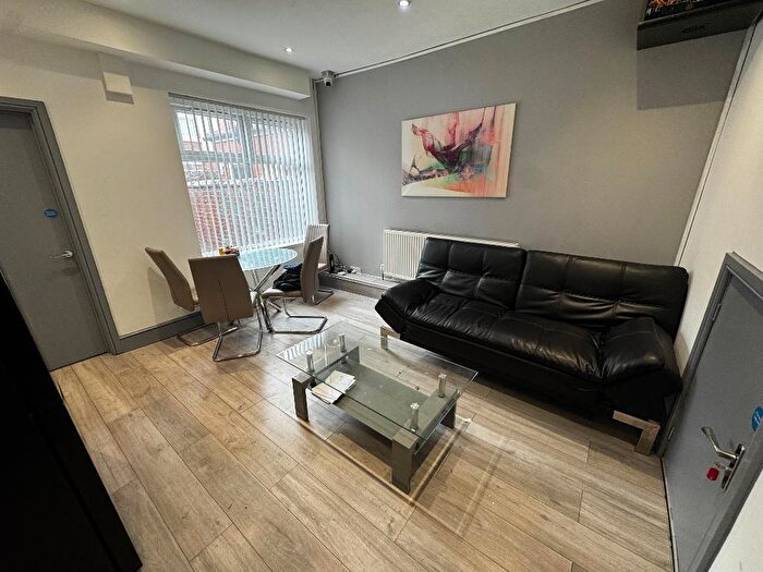 5 Bedroom Terraced House To Rent In Highfield Road, Salford, M6