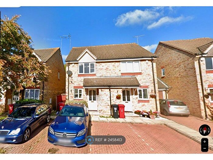 2 Bedroom Semi-Detached House To Rent In Trumper Way, Slough, SL1