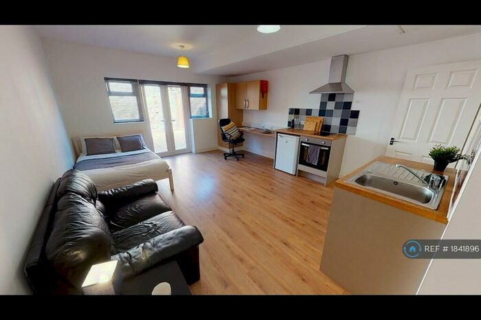 Studio To Rent In Fraser Road, Southsea, PO5