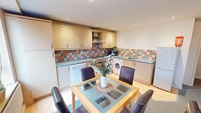 2 Bedroom Flat To Rent In Royal Victoria Court Gamble Street, Nottingham, NG7
