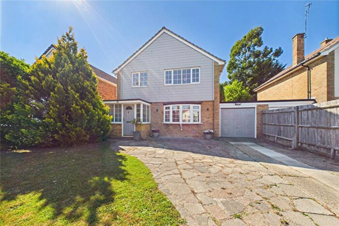 5 Bedroom Detached House For Sale In The Glade, Furnace Green, Crawley, West Sussex, RH10
