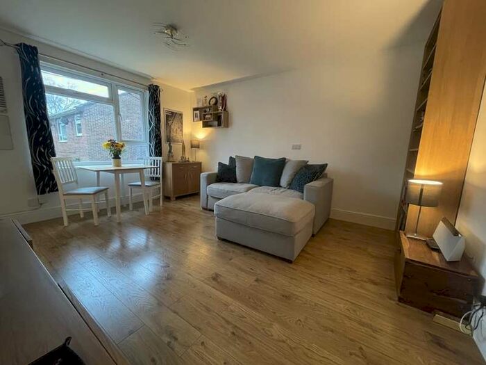 1 Bedroom Flat To Rent In Wickham Place, Church Crookham, GU52