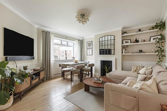 2 Bedroom Flat For Sale In St. Leonards Road, East Sheen, SW14