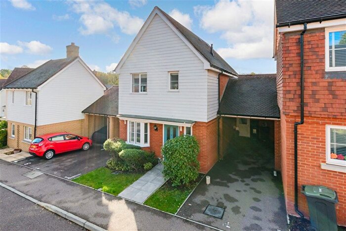 3 Bedroom Link Detached House For Sale In Borough Green, Sevenoaks, Kent, TN15