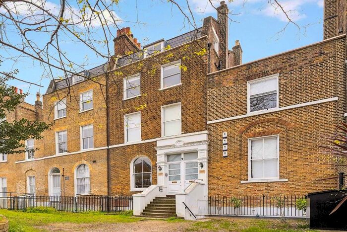 3 Bedroom Flat To Rent In Clapham Road, London, SW9