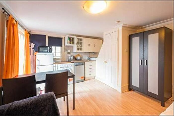 3 Bedroom Flat To Rent In Craven Street, Charing Cross, WC2N