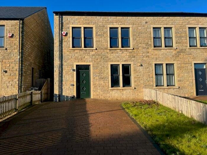 4 Bedroom House To Rent In Carlisle Road, Pudsey, LS28