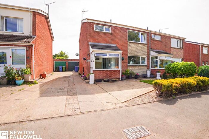 3 Bedroom Semi-Detached House For Sale In Smeath Lane, Clarborough, DN22