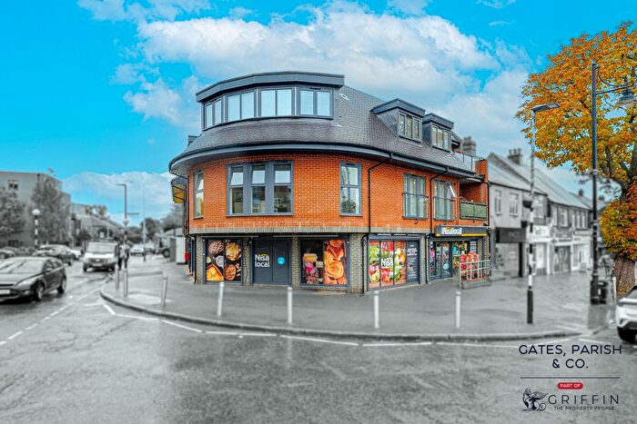 2 Bedroom Flat For Sale In Gubbins Lane, Romford, RM3