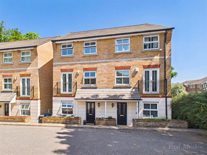 4 Bedroom Semi Detached House For Sale In Wells Close, South Croydon, CR2
