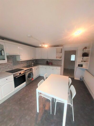 3 Bedroom Terraced House To Rent In Lindsey Close, Mitcham, CR4