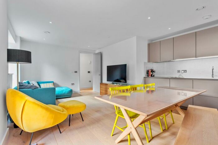 3 Bedroom Flat To Rent In Featherstone Street, EC1Y