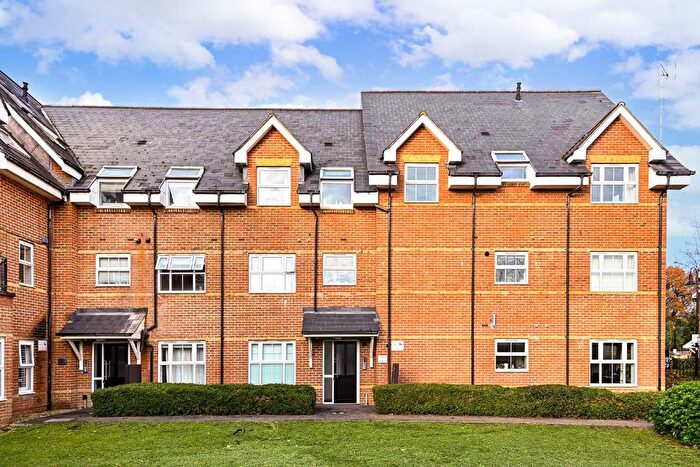 2 Bedroom Flat To Rent In Hayes Grove, East Dulwich, SE22