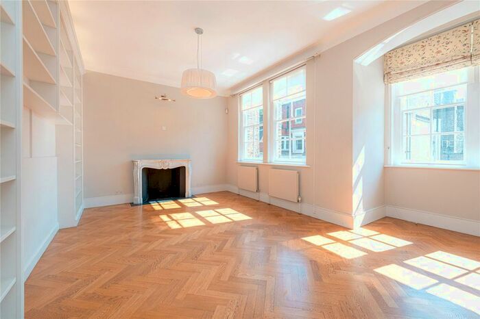2 Bedroom Flat To Rent In Green Street, Mayfair, London, W1K