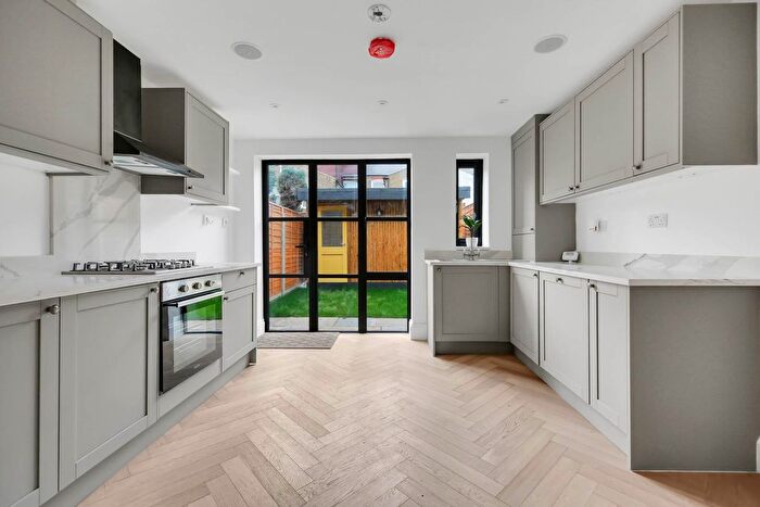 3 Bedroom Property For Sale In Goldsmith Road, London, E17