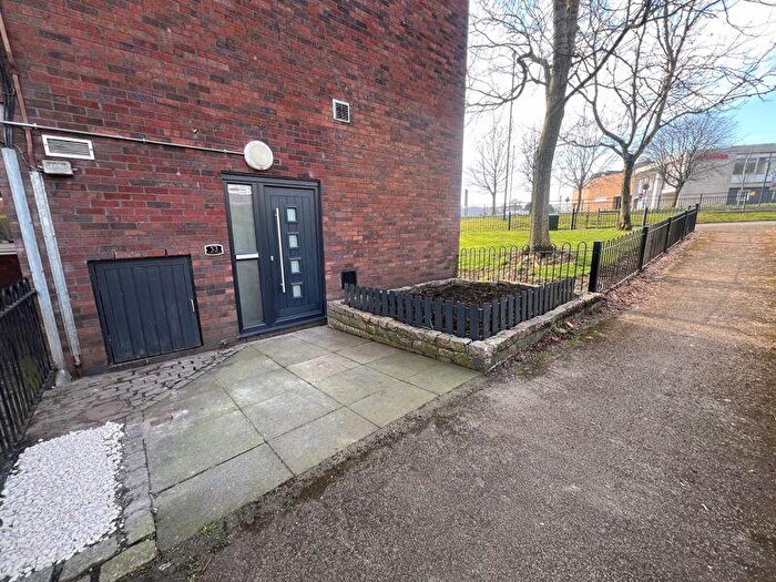 2 Bedroom Flat For Sale In Eldon Street Estate, Oldham, OL8
