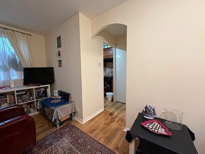 1 Bedroom Terraced House For Sale In Wren Close, Enfield, N9