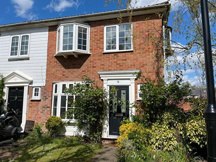 3 Bedroom End Of Terrace House To Rent In Yeomans Mews, Isleworth, TW7